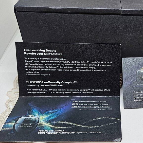 SHISEIDO  FUTURE SOLUTION LX Total Protective & Regenerating Day and Night Set - Picture 9 of 9
